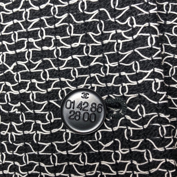 Chanel Boutique 98 Black/White Wool Jacket Blazer - Picture 6 of 8